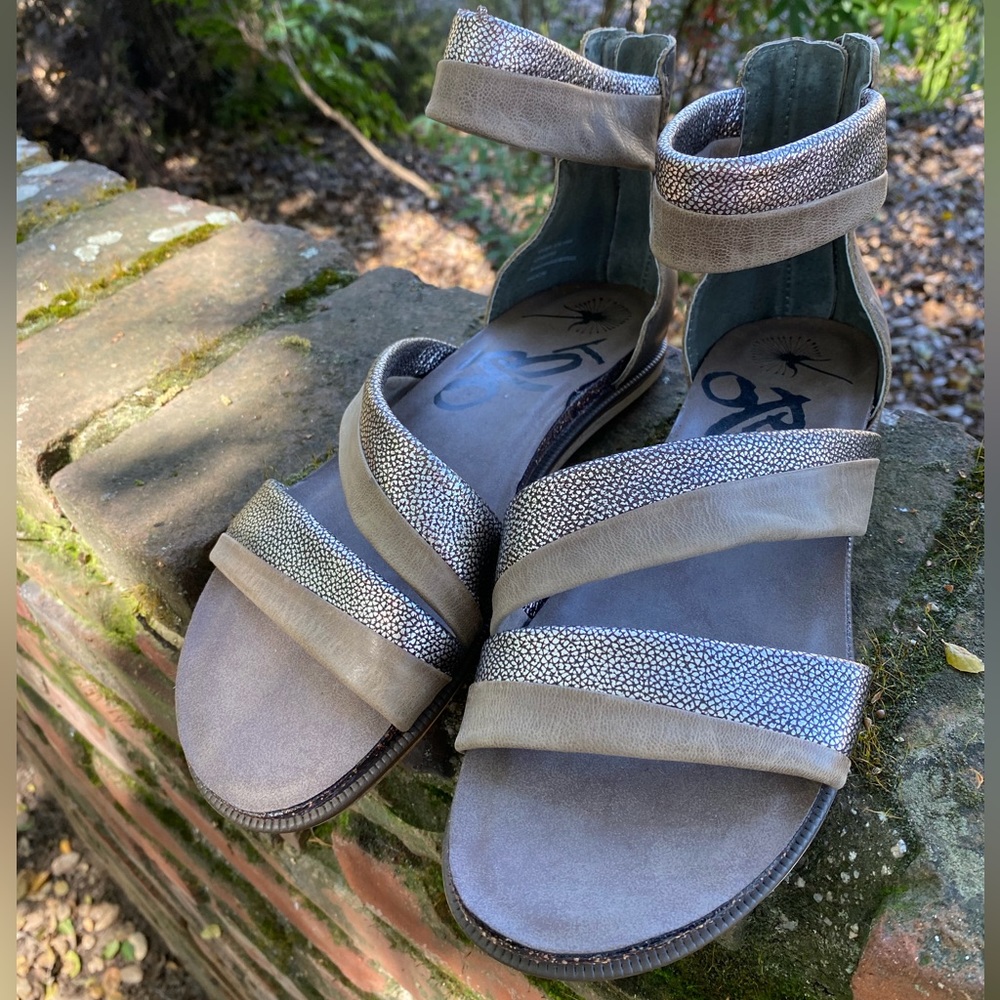 OTBT Sandal Size 9.5 Brand New!